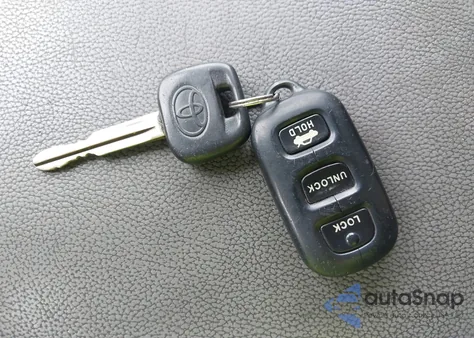 2005 Toyota Camry Le z USA, uszkodzony, nr VIN 4T1BE32K75U429285